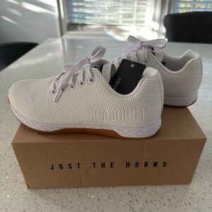 Nobull/shoes/ size 8.5w/ 7M/ goes with the box, new!!